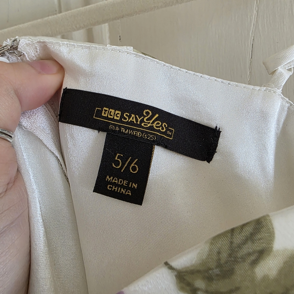 White Wedding/prom Dress with Lilac Floral Embroidery Size 5/6 NWT - Picture 7 of 11